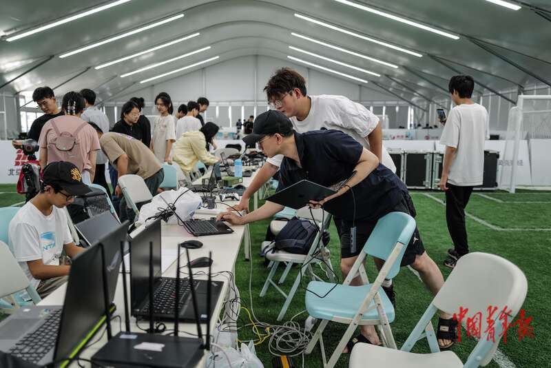 探班世界人形机器人运动会赛训基地(图1)