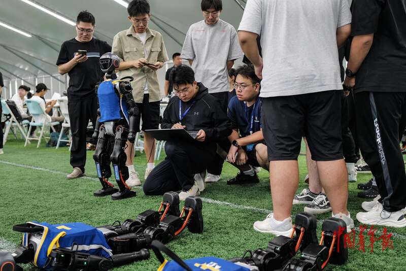 探班世界人形机器人运动会赛训基地(图2)