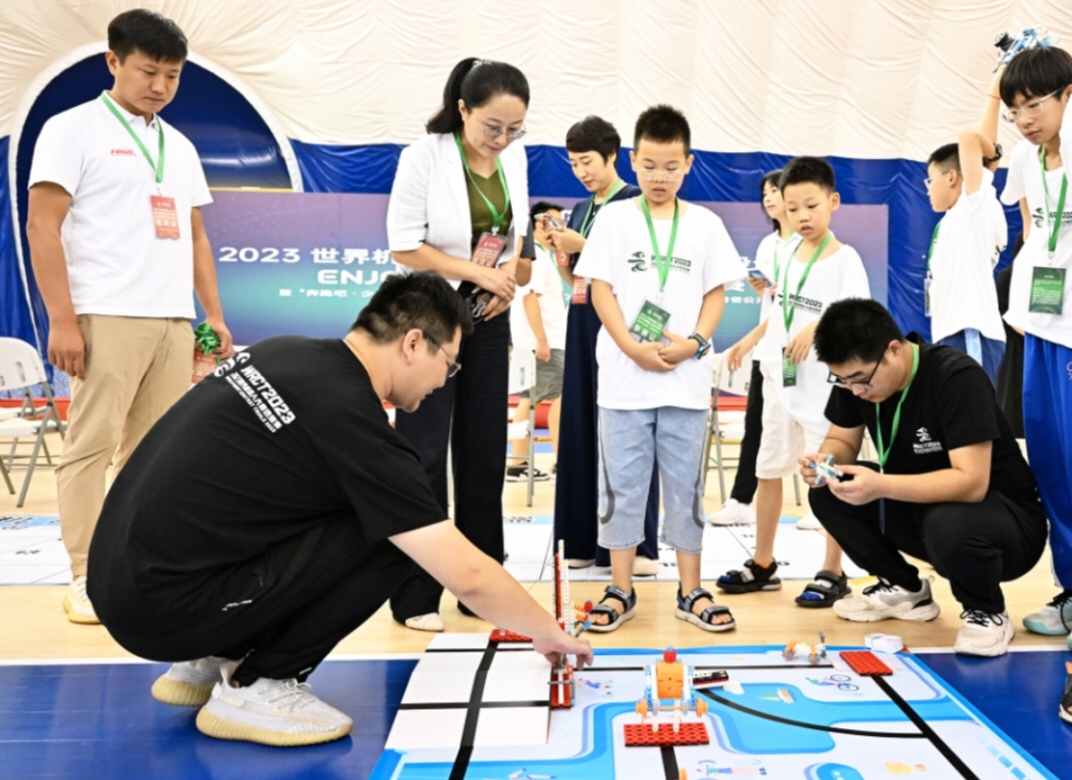 小学体育智能运动机器人编程与运动技能训练的结合教学研究课题报告docx(图1)