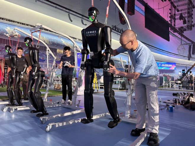 从实验室到竞技场：钢铁舞者的 “出道记”(图2)