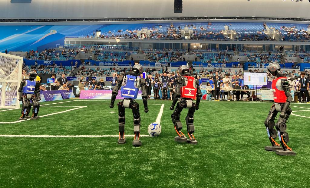 “清华火神队”为何能斩获机器人足球赛世界冠军？(图1)