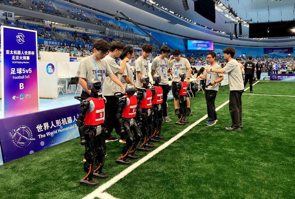 “清华火神队”为何能斩获机器人足球赛世界冠军？(图2)