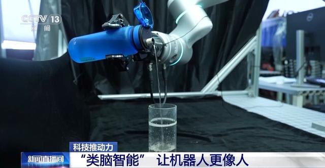 机器人足球赛夺冠秘籍大揭秘：虚拟球场练眼力 跷跷板上找平衡……(图19)