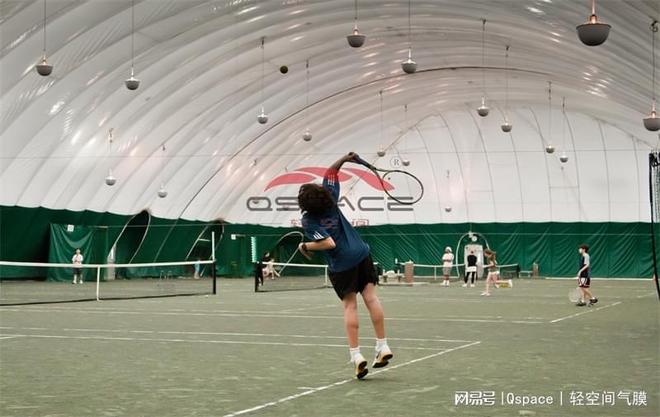 气膜网球-羽毛球综合场馆重塑城市运动空间新范式—轻空间(图1)