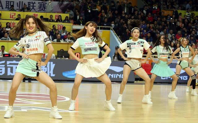 同心共育浇灌成长岁末回响共赴新程——绵阳中学实验学校高一年级“成长”贺岁篇(图1)