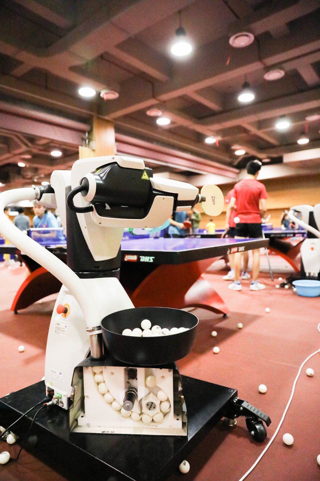 机器人足球新时代：清华火神队勇夺首届AI赛冠军！(图1)