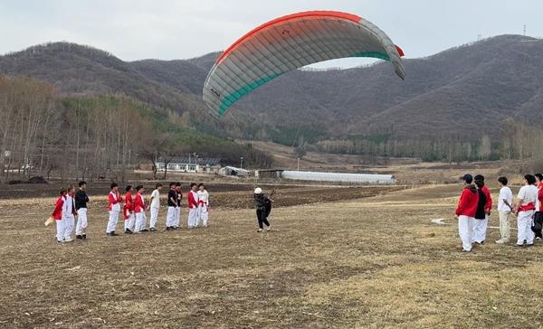 航空运动专业为“低空经济”培养“懂天空的人”(图1)