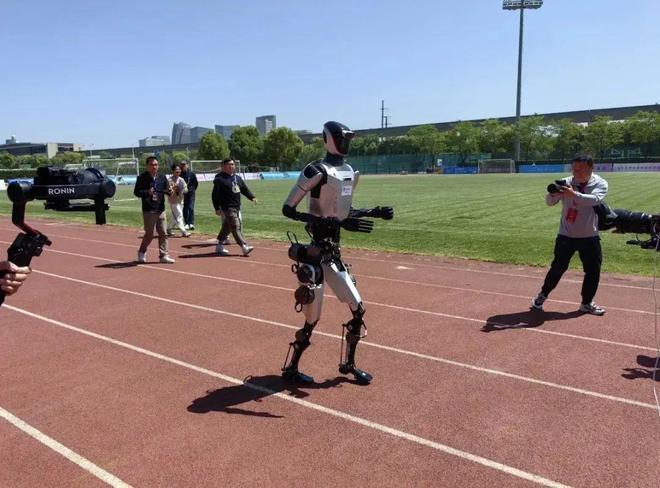 机器人运动会花样百出商用落地还有多远？(图2)