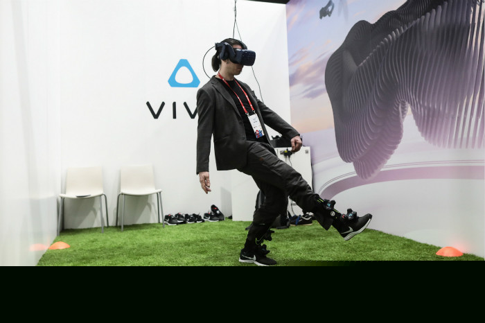 剧版《三体》“V装具”提供商KAT VR CEO庞晨：自然行走技术是视觉和手部交互的重要补集财专访