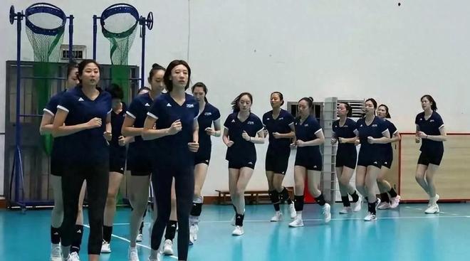 中国女排抵泰！冯坤亲自接机赵勇亮出最后底牌
