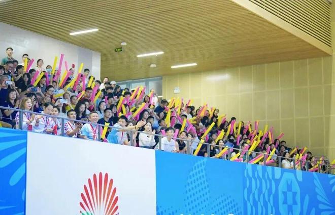 四台机器人搭档大湾鸡深圳全运会跳操引全场起立模仿(图6)