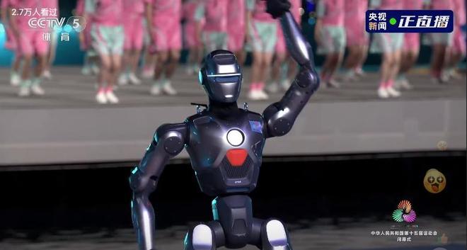 四台机器人搭档大湾鸡深圳全运会跳操引全场起立模仿(图4)