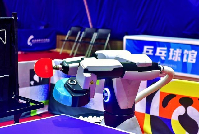 冰壶机器人：运动员训练的“好帮手”(图1)