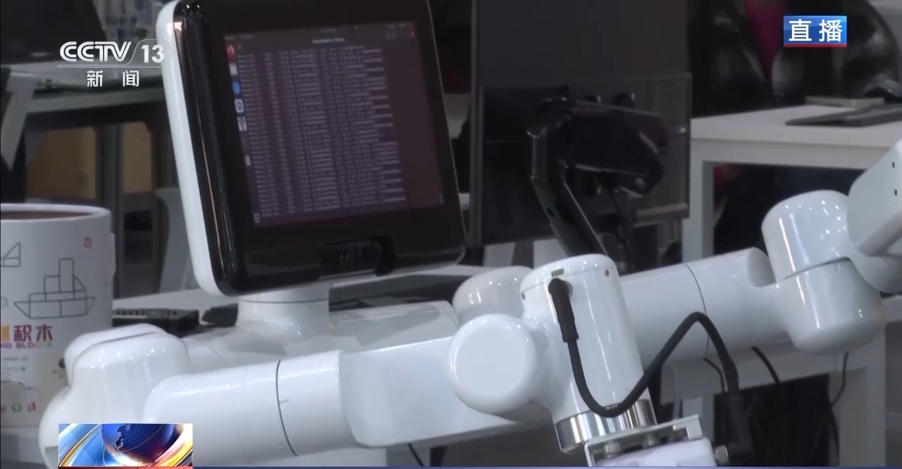 机器人学习使用咖啡机？具身智能解锁无限可能(图2)