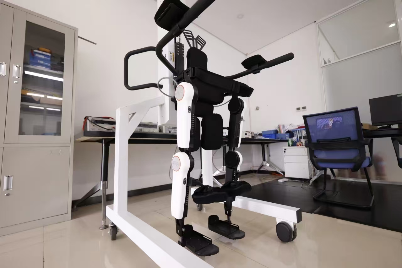 中国第一具身大模型获21亿元融资银河通用机器人估值突破200亿(图1)