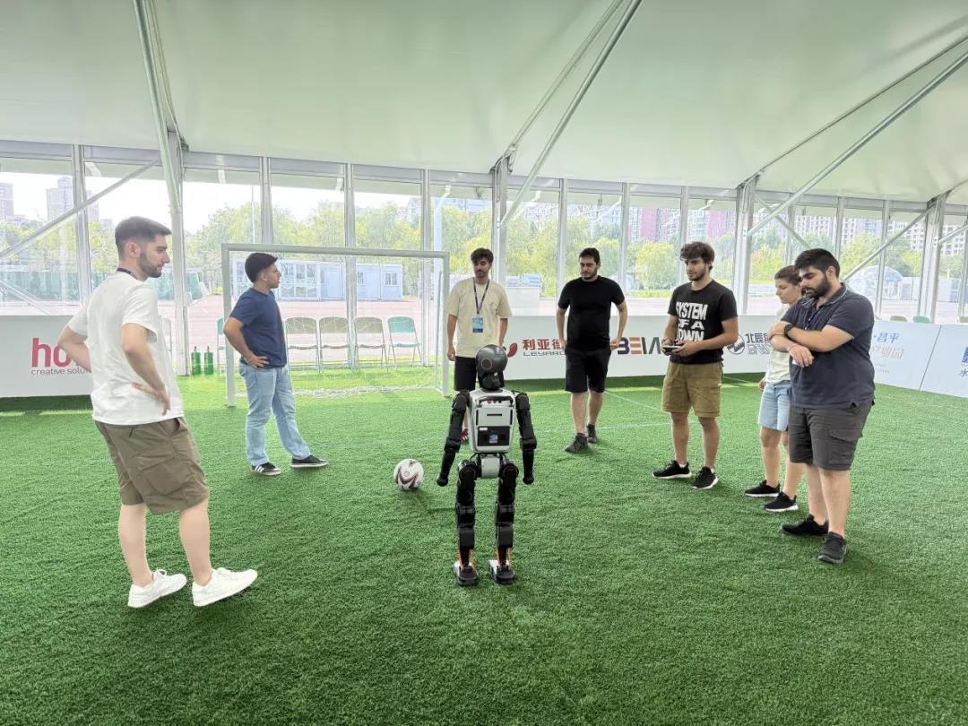 任泽平：人形机器人未来十大趋势(图1)