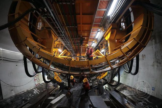 李亚隆：韧性2025(图1)