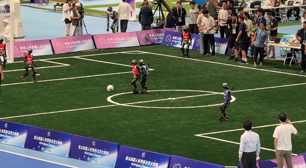 美媒:中国机器人运动热潮推动人形机器人走入家庭(图2)