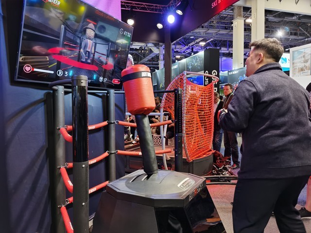 全球首款对抗级AI网球机器人落地京山(图1)