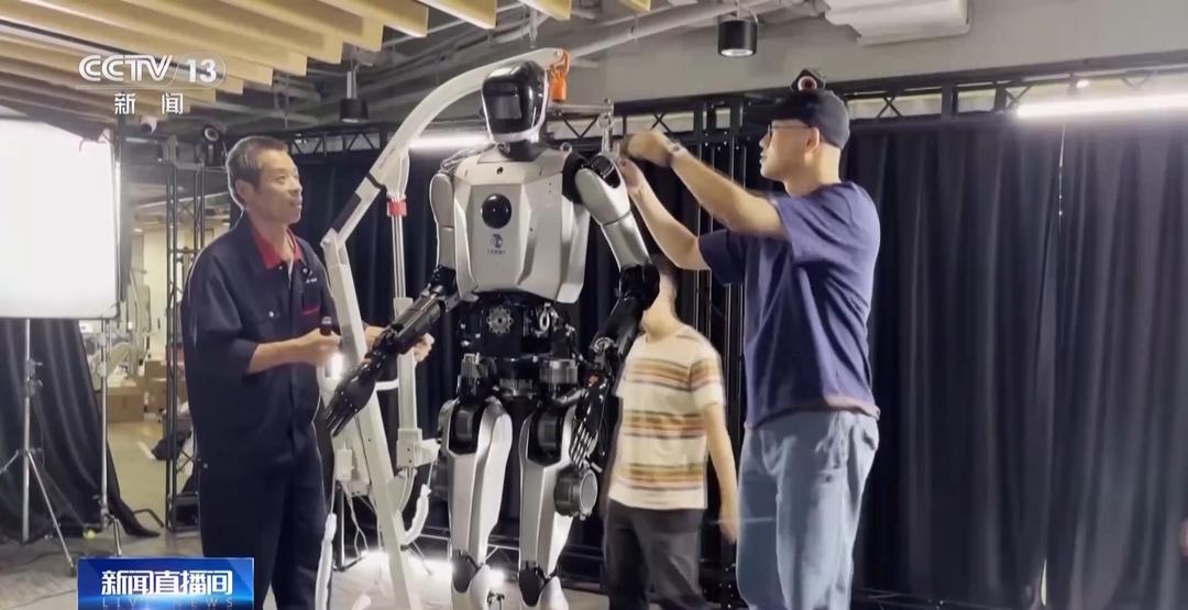 极佳视界申请模型训练与机器人控制专利减少策略预测模型输出运动数据错误率(图1)