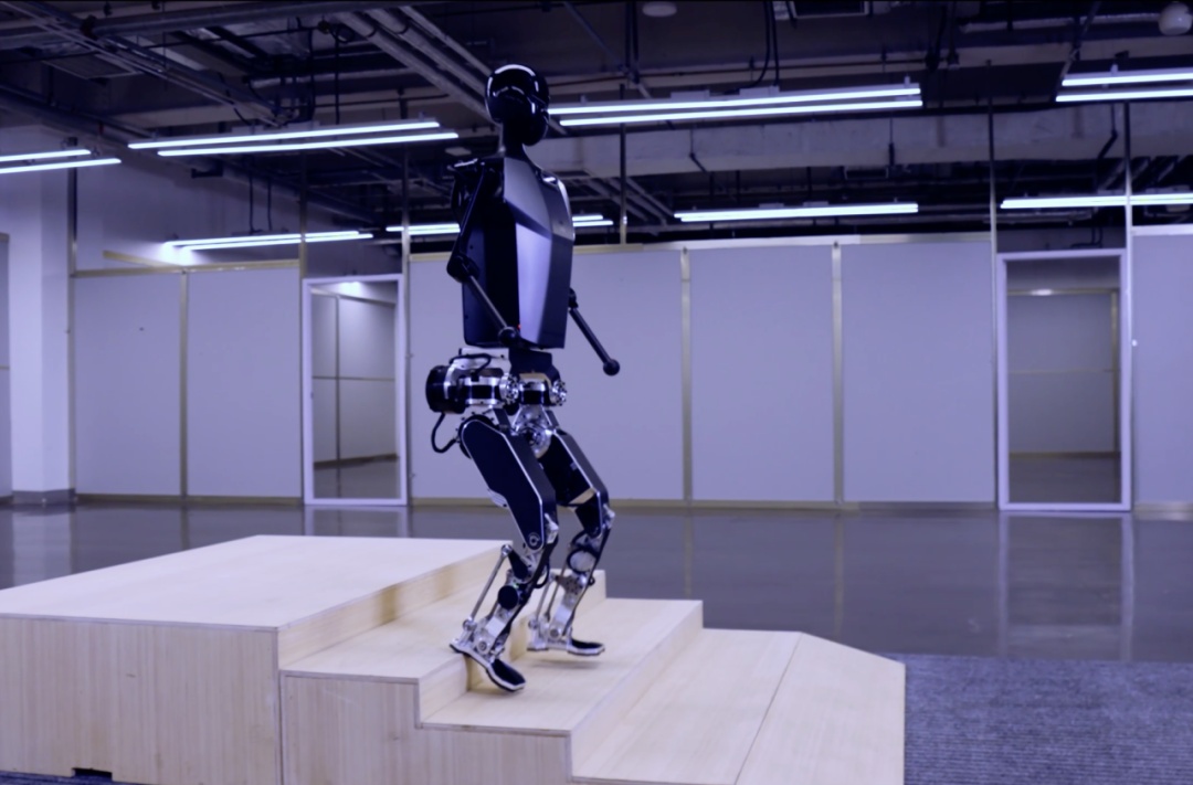 人形机器人训练数据商业化 湖北完成全国首单交易(图1)