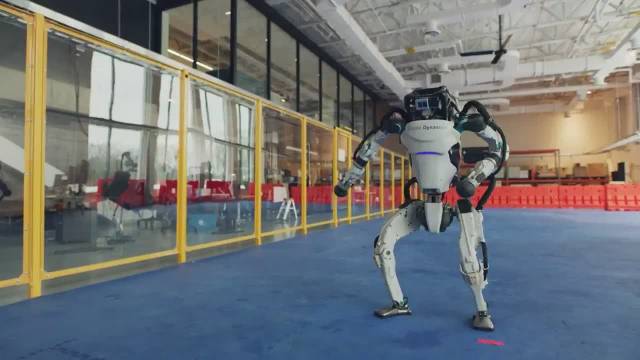 石景山人形机器人数据训练中心研学项目迎来首批小客人(图1)