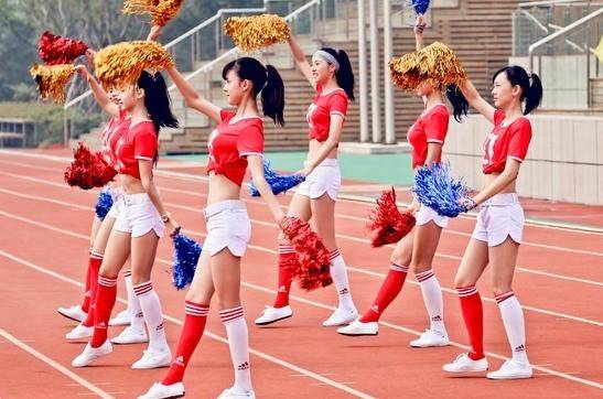 【新春走基层】庄浪郑河：乡村篮球“燃”起新春活力 干群参与“赛”出文明新风(图1)