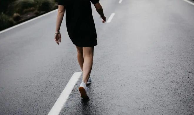 人活多久看走路就知道？寿命短的人走路一般会出现这7个特征(图9)