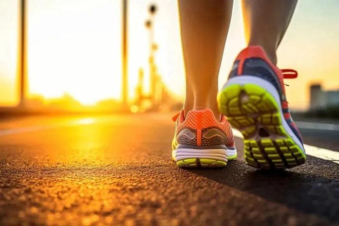 人活多久看走路就知道？寿命短的人走路一般会出现这7个特征(图8)