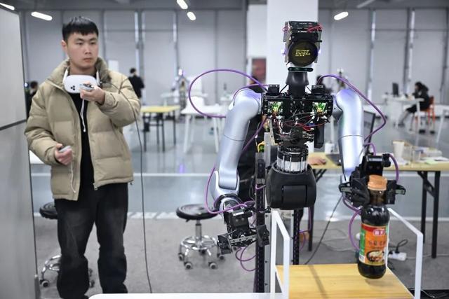 逐际动力取得人形机器人原地动作控制策略网络训练方法专利