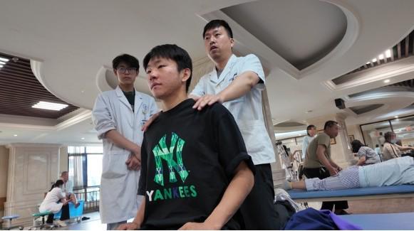 苏超球员锁骨骨折术后15天重返训练场徐州体育医院“世界首创”(图3)