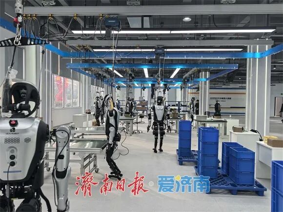 视频丨训练机器人、创作AI漫剧人工智能催生就业新蓝海