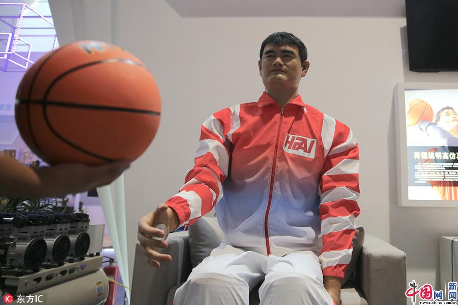 右脑人工智能捐赠康复训练设备携手爱心人士支持特殊儿童青少年体育公益